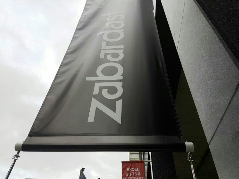 Zabardast Vertical Flag Sign